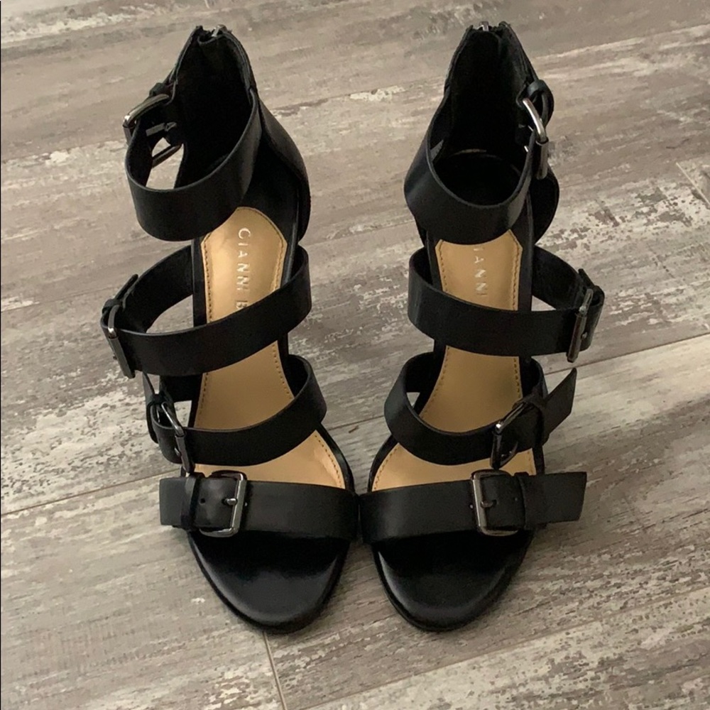 Gianni Bini Black Buckle Heels 6